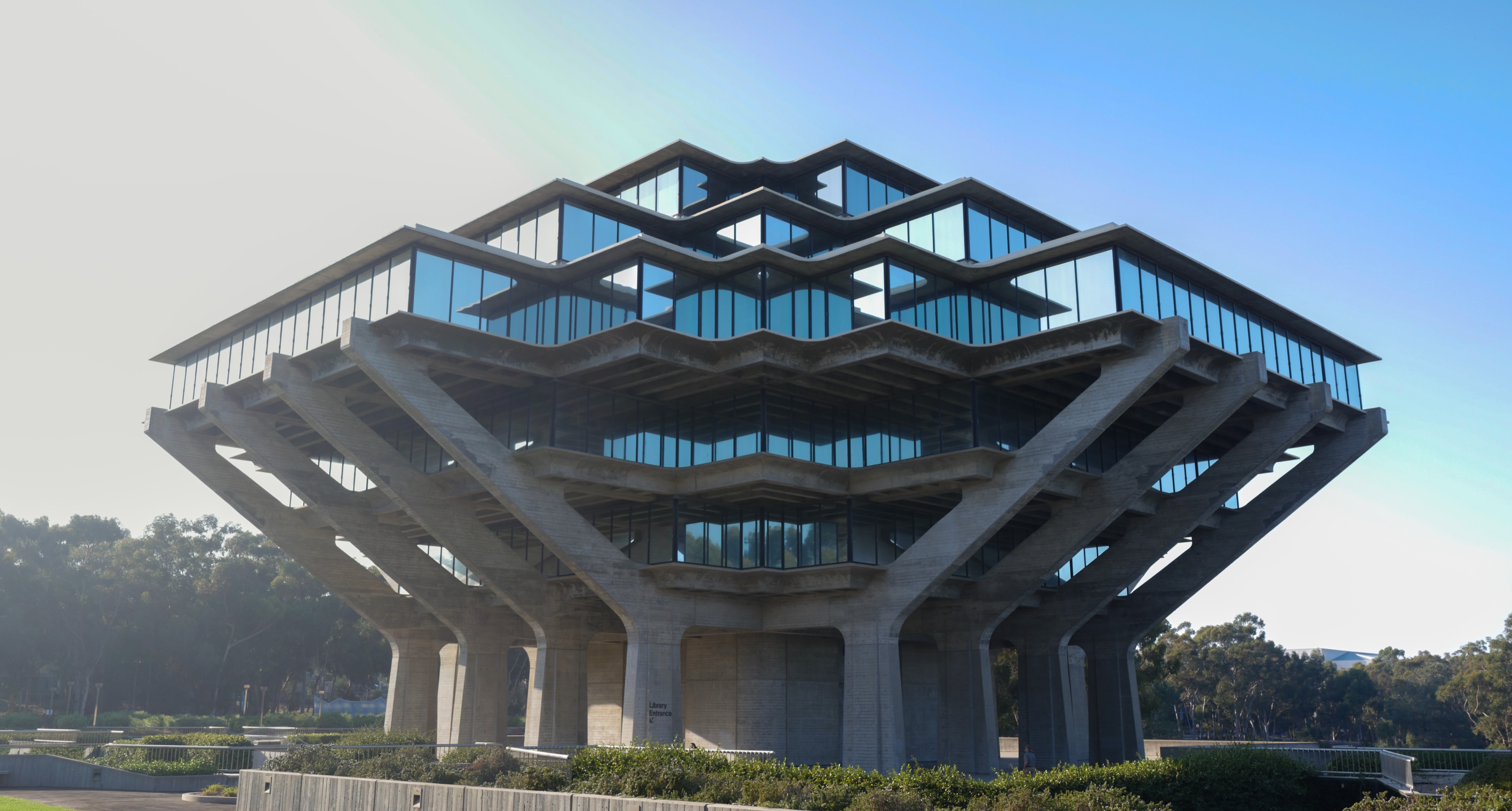 Geisel Library at UC San Diego in daylight
